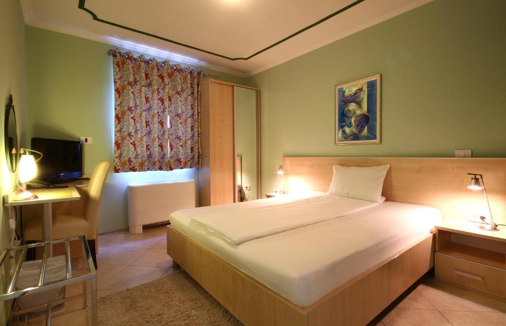 Hotel Aruba Budva Zimmer foto